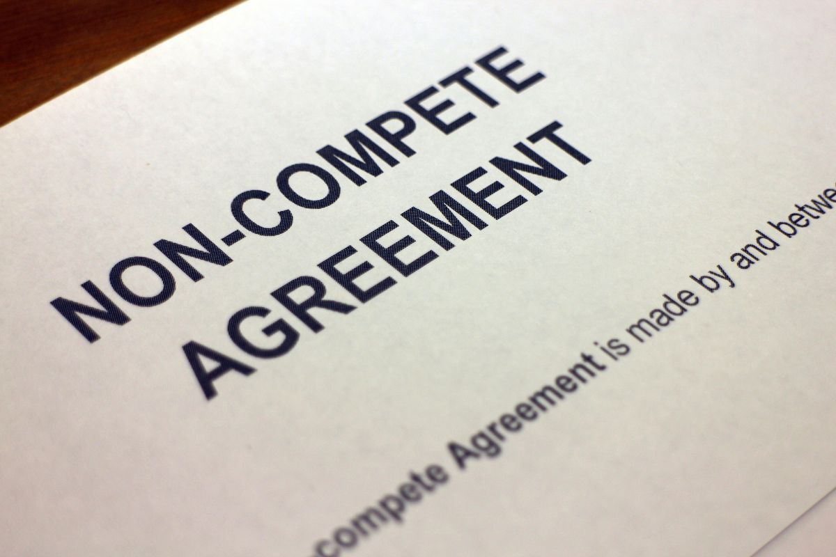 Що таке non-compete clause у трудовому контракті - consultantlm.uk