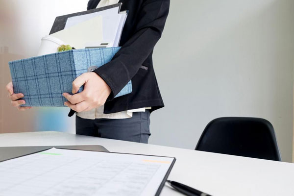 How to Dismiss an Employee Properly: Procedure for Employers under UK Labour Law - consultantlm.uk